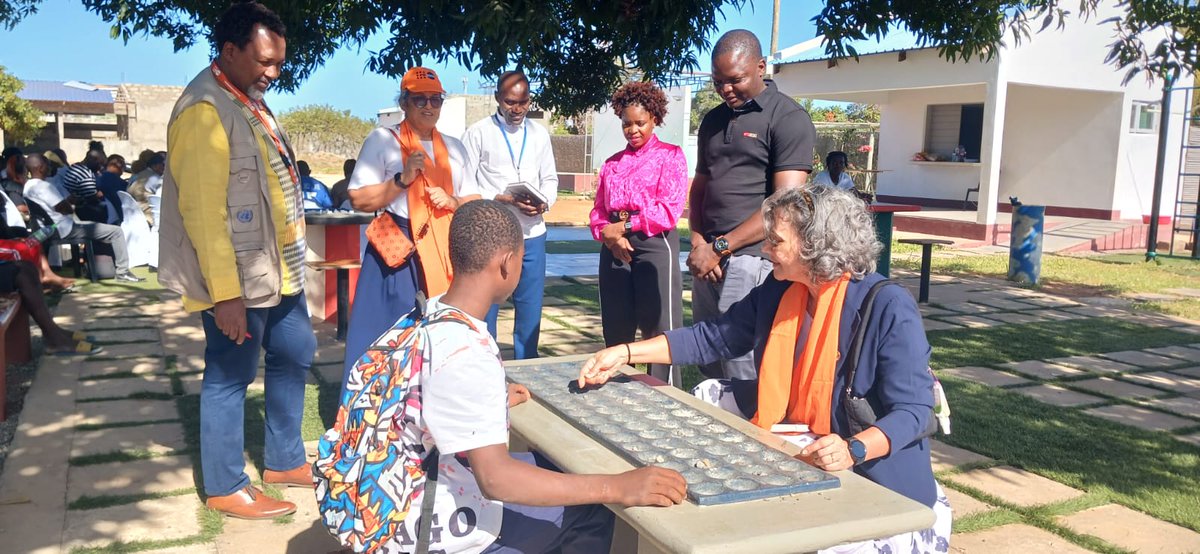 UNFPAMocambique's tweet photo. The new UNFPA Rep began her first mission to Cabo Delgado with visits to the Governor, youth leaders &amp; a surgical block in Metuge.

In Mocímboa da Praia, she visited youth services, a mobile clinic &amp; economic empowerment groups under My Decision, My Future.

#UNFPA #CaboDelgado https://t.co/XNQ2tGJJ5l