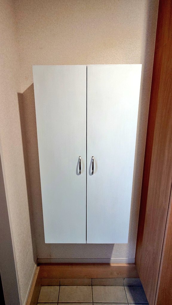 HETAREME's tweet photo. 新居にてDIY⚒️
既製品に良いものが無かったので、犬のお散歩グッズ専用の収納棚を作りました🐾
実はこういうの得意なんです🤤 https://t.co/e2xSzDb4yd