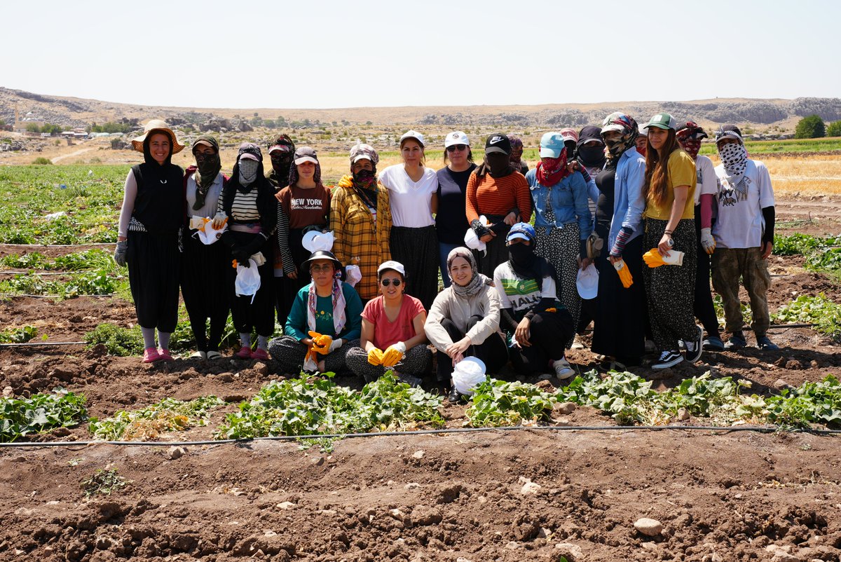♀️Tarlada Emek Veren Kadınlarla Dayanışma

♀️Piştgiriya Bi Jinên Ku Li Zeviyan Dixebitin Re

<a href="/bayar61742/">Birsen Azak Bayar</a>  <a href="/siyar_guldiken/">şiyar güldiken</a>