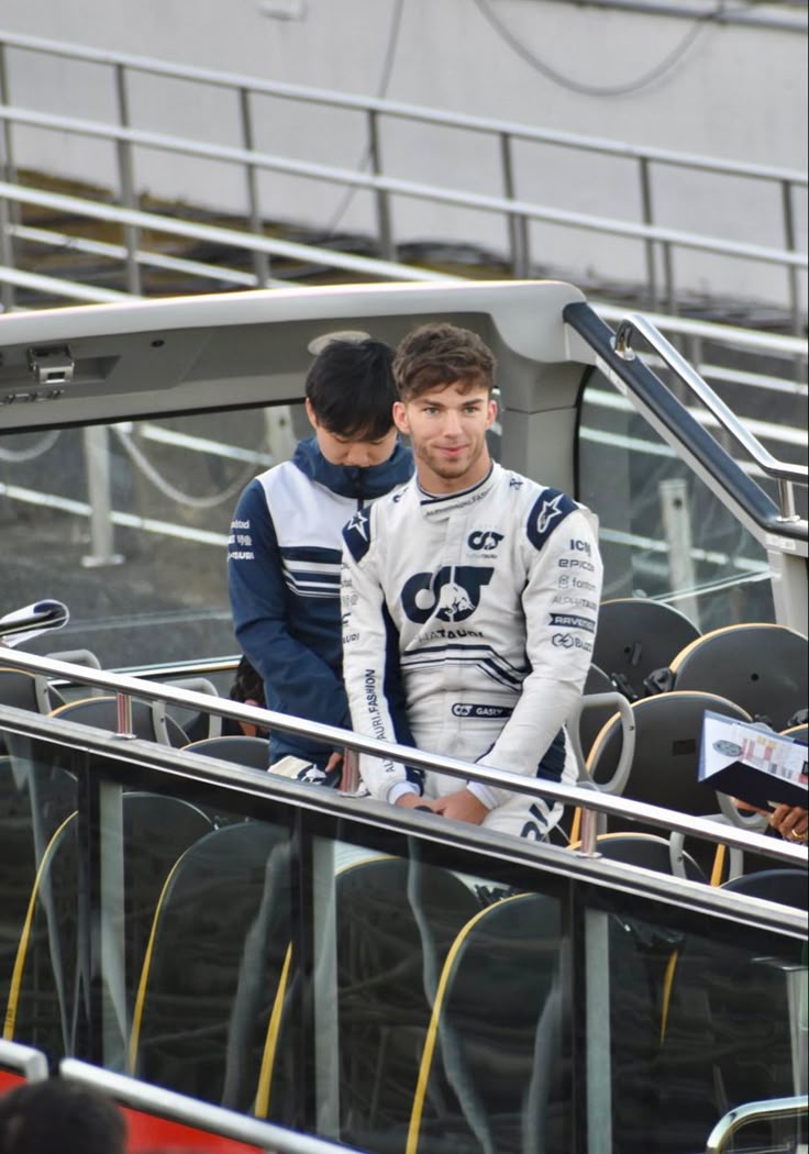 뒤에저귀여운거뭐지