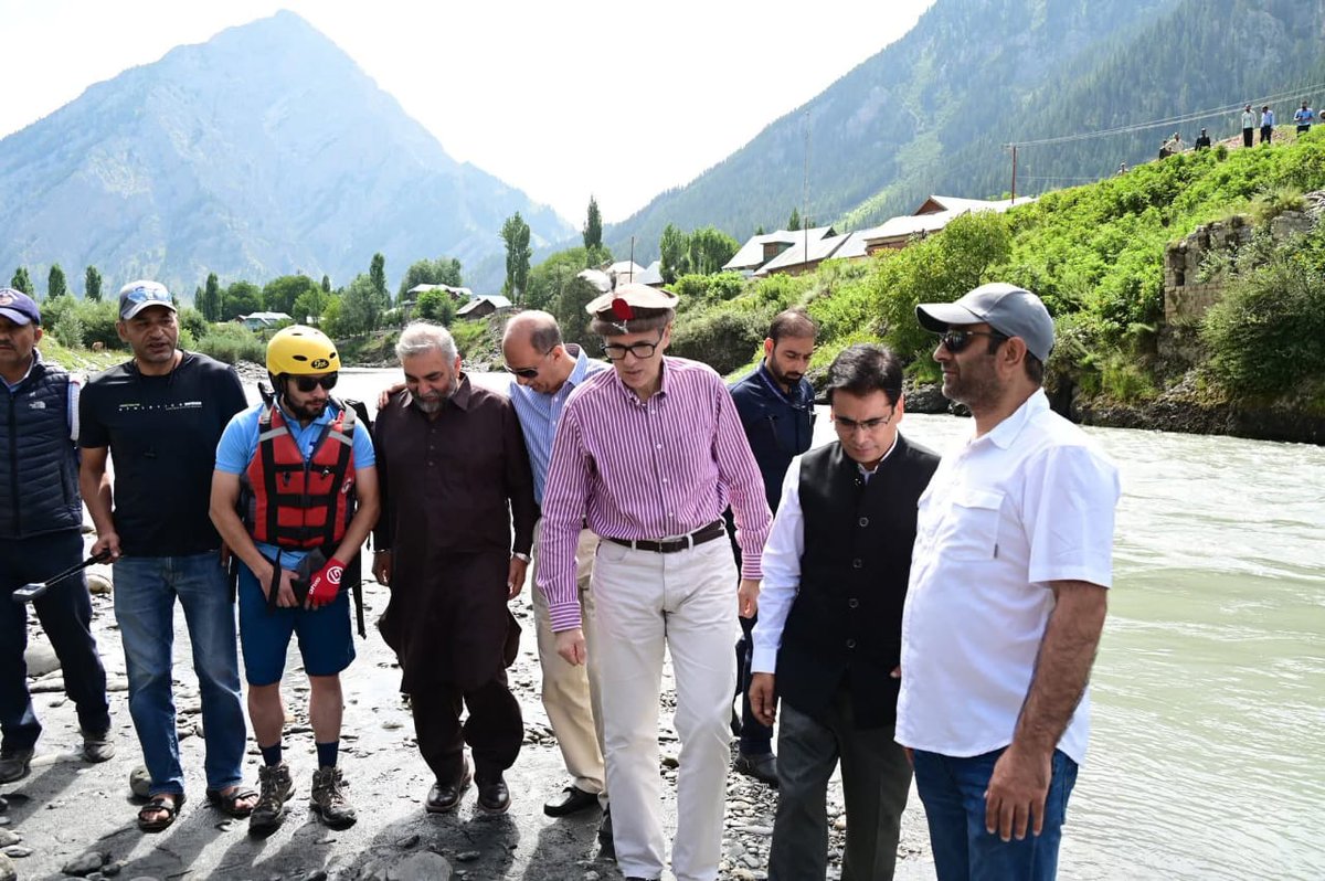 GulistanNewsTV's tweet photo. Chief Minister @OmarAbdullah   flagged off rafting in the Kishanganga river at majestic Gurez Valley. He said with nature as its playground, Gurez is set to become a premier destination for adventure seekers.

@JKNC_ @CM_JnK @tanvirsadiq #JammuAndKashmir https://t.co/V3uXNiNpen