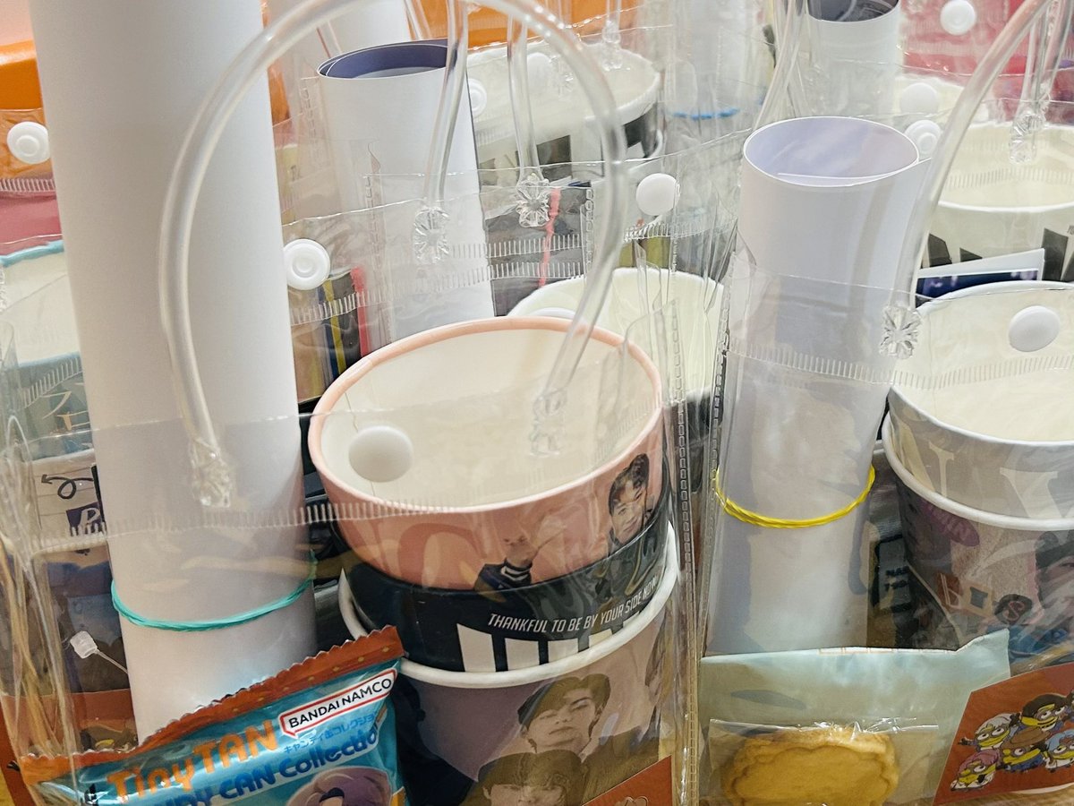 8/8(金)〜
ｳﾘｽﾞﾙｰﾑ周年ｲﾍﾞﾝﾄとしまして
周年セットを配布します💜

ドリンク(お好きな配布物)
+透明バッグ＋４種配布物
+グッズ+型押しクッキー

事前にセットしてあるものは
すべてﾗﾝﾀﾞﾑです
前回と違い現在配布している
すべての配布物の中から選んであります✨

※写真は一部です