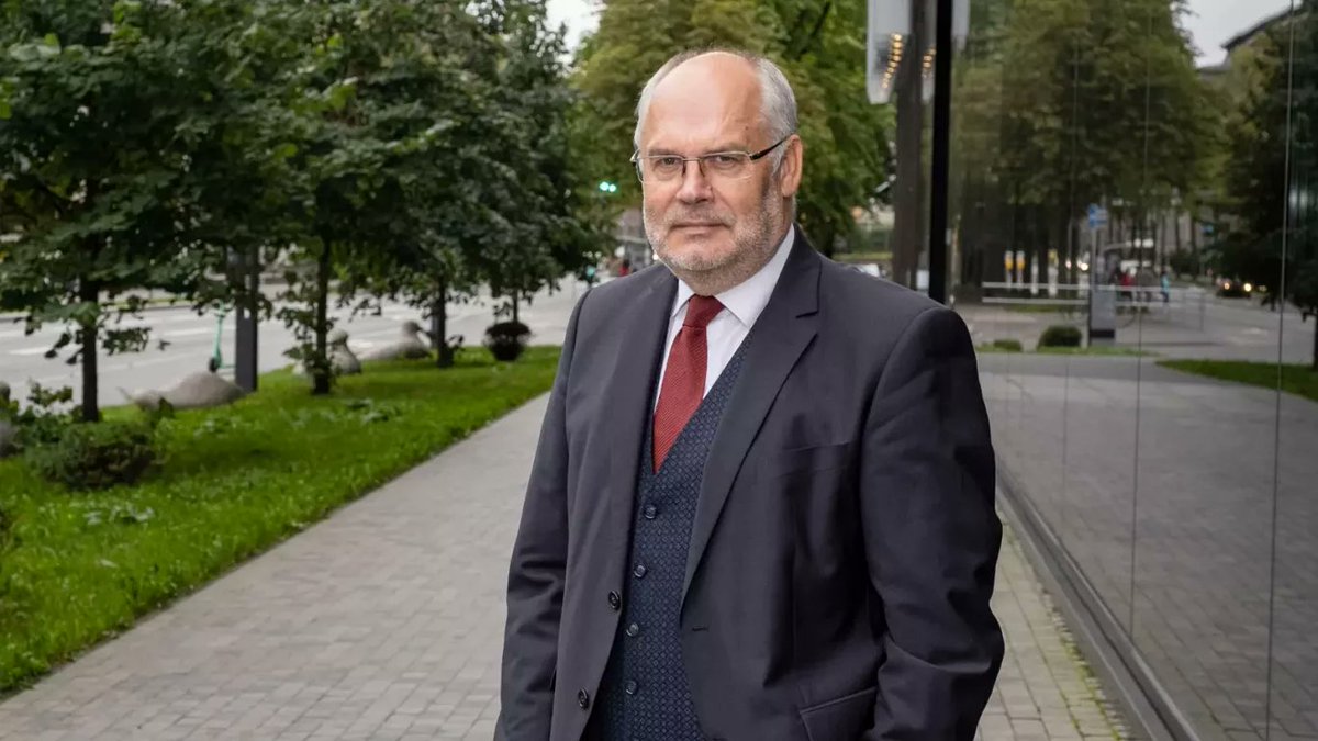 Via <a href="/euronews/">euronews</a>  ‘You shouldn’t be scared of the unknown’: Estonia’s President <a href="/AlarKaris/">Alar Karis</a> on #AI in schools. This September, #Estonia brings AI tools to 20,000 students and 3,000 teachers. ⬇️ #education
euronews.com/next/2025/07/1…