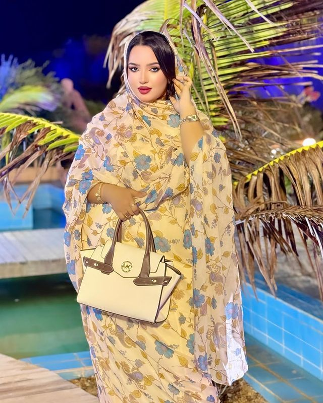 حُسنِي ما هو زينة.. هو حنيّة، عقل، وثقافة مغلّفة بطبعي الموريتاني 💌