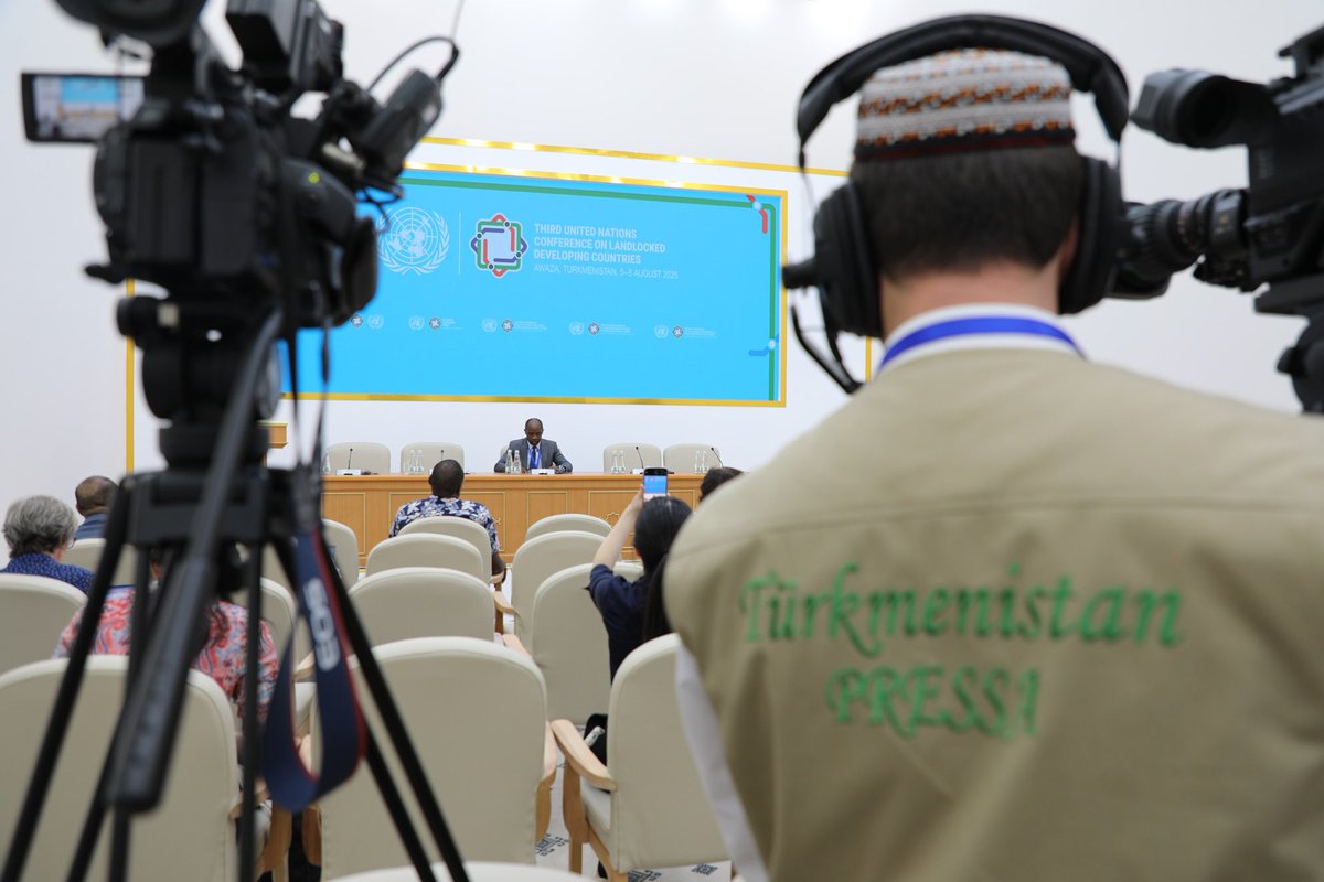 Sam Gbaydee Doe (@gbaydeedoe) on Twitter photo Proud to launch a new paper from <a href="/UNDP/">UN Development</a> reframing Africa's "landlocked" countries as land-linked economic powerhouses! With #AfCFTA, digitalization & strategic infrastructure, these nations are turning geography into a competitive edge.
📘 Read: go.undp.org/wGn Proud to launch a new paper from <a href="/UNDP/">UN Development</a> reframing Africa's "landlocked" countries as land-linked economic powerhouses! With #AfCFTA, digitalization & strategic infrastructure, these nations are turning geography into a competitive edge.
📘 Read: go.undp.org/wGn