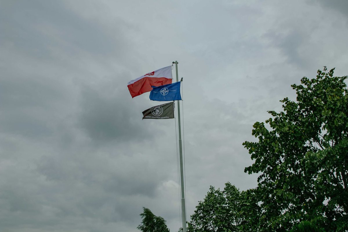 🇵🇱 5 sierpnia 2025 roku, na terenie bazy Camp Novo Selo w Republice Kosowa Żołnierze 6BPD - 18 Bielski Batalion Powietrznodesantowy oficjalnie rozpoczęli 52 zmianę PKW KFOR Kosovo.

Więcej 👇
facebook.com/share/p/19MfCR…