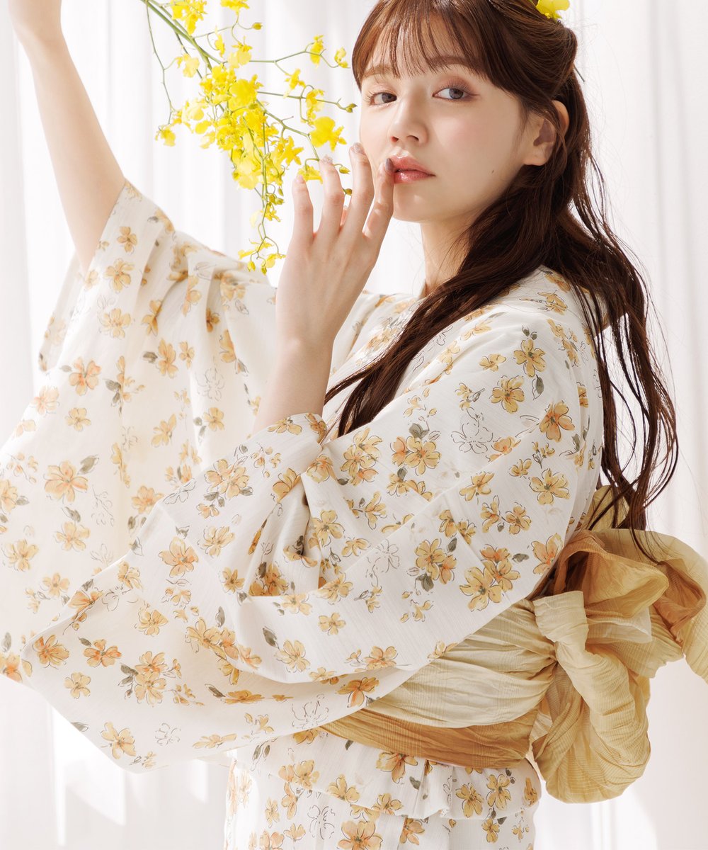 🆕2025年新作浴衣をご紹介🆕
大人かわいい浴衣の販売が開始しました！

【燦々撫子あそび(藤黄)】
やわらかな生成り地に、淡いイエローの花々が咲き誇る、大人可愛い浴衣。
ふんわり可憐な花模様浴衣で涼やか美人に☀️

↓商品ページはこちら↓
ditatokyo.jp/c/yukata/dl-ki…