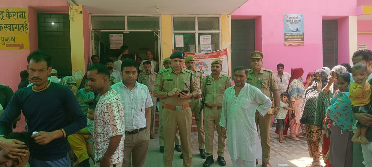 AspShamli's tweet photo. दिनांक 07.08.25 को खुरगान रोड़्र, कैराना में 01 युवक को चाकू मारने की सूचना पर #ASPSHAMLI द्वारा मौके पर पहुंचकर घटनास्थल का निरीक्षण किया गया व CHC कैराना पहुँचकर परिजनो से घटना की जानकारी ली गयी,सम्बन्धित आवश्यक निर्देश दिये गये   । @adgzonemeerut @digsaharanpur @PoliceShamli https://t.co/qxQZoEqjwV