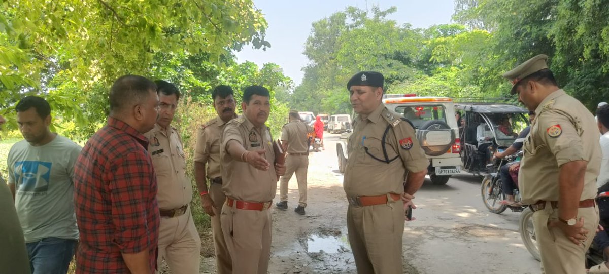 AspShamli's tweet photo. दिनांक 07.08.25 को खुरगान रोड़्र, कैराना में 01 युवक को चाकू मारने की सूचना पर #ASPSHAMLI द्वारा मौके पर पहुंचकर घटनास्थल का निरीक्षण किया गया व CHC कैराना पहुँचकर परिजनो से घटना की जानकारी ली गयी,सम्बन्धित आवश्यक निर्देश दिये गये   । @adgzonemeerut @digsaharanpur @PoliceShamli https://t.co/qxQZoEqjwV