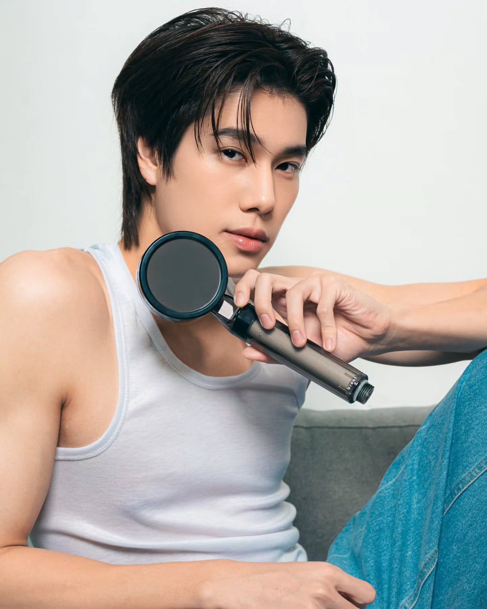 PhuwinOfficial's tweet photo. ➖ 📷 IG @phuwintang REPOST:
ฝักบัว broot มานี่มา🫶🏻🛁
7AUG Lustrous PHUWIN
#broot #brootฝักบัวกรองน้ำ #ฝักบัวกรองน้ำ #thebeautyrootsofyourskin
#phuwintang https://t.co/ZJYuiyR7cp