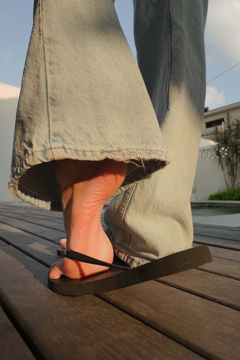 nikki_milk_'s tweet photo. Caught you staring again… and I’m not even mad 😈

#feet #soles #feetfetish #footfetısh #toes #longtoes #feetcontent https://t.co/tUZwxFCdYs