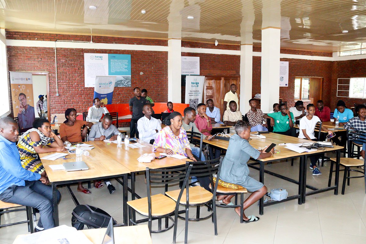 BusinessImanzi's tweet photo. 📲 Day 4 | #Cohort3 dives into #Digitalizing Your Business!
#Entrepreneurs explored how to:
💡 Digitize processes
🌐 Boost visibility on social media
💬 Use messaging apps
🖥️ Create websites
📣 Promote with digital marketing &amp; branding https://t.co/DIoxZBOtlY