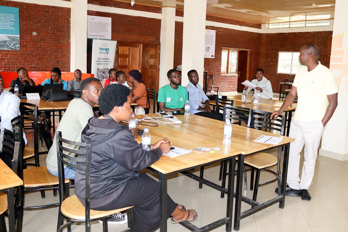 BusinessImanzi's tweet photo. 📲 Day 4 | #Cohort3 dives into #Digitalizing Your Business!
#Entrepreneurs explored how to:
💡 Digitize processes
🌐 Boost visibility on social media
💬 Use messaging apps
🖥️ Create websites
📣 Promote with digital marketing &amp; branding https://t.co/DIoxZBOtlY