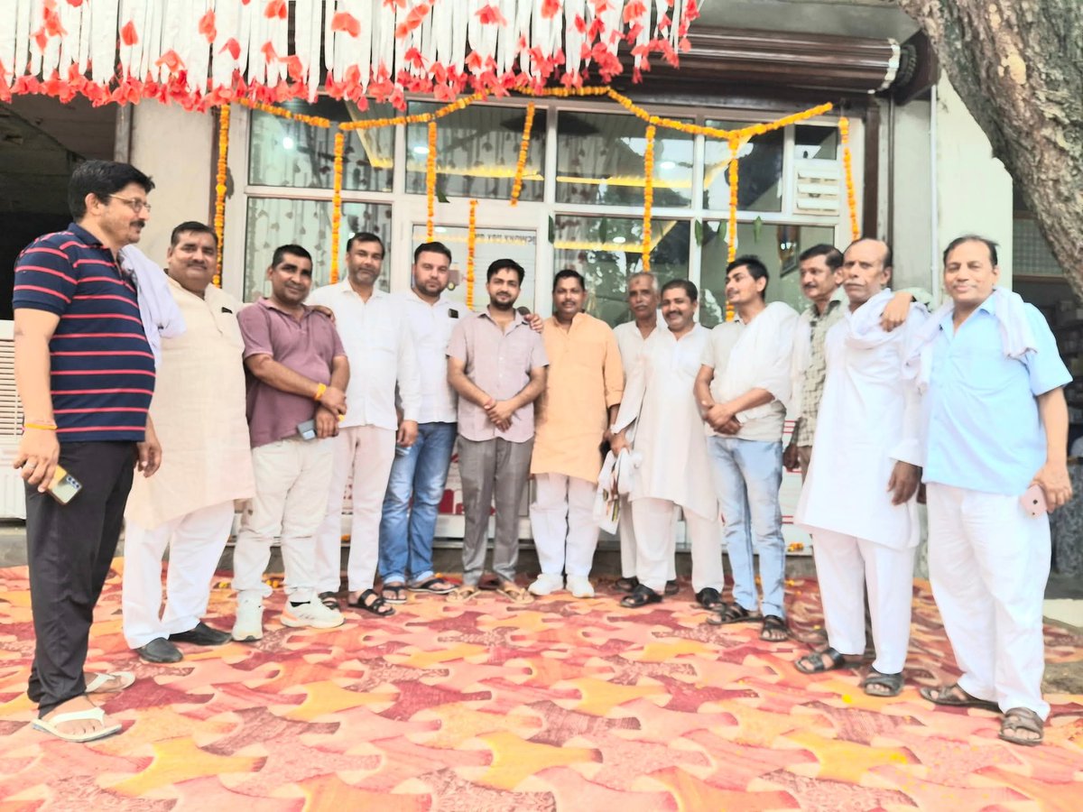 VijayCh69676957's tweet image. आज #गाँव_रसूलपुरजाटान_दुल्हेरा_शाहपुर_पलड़ी मे भाई राहुल सैनी जी के यहाँ #PathologyLab शुभारम्भ व अपने देवतुल्य परिवारजनो के बीच सुख दुःख मे उपस्थित रहा!इस अवसर पर सम्मानित ग्रामवासी,प्रधानगण,सभासदगण,पत्रकार बंधु उपस्थित रहे!!