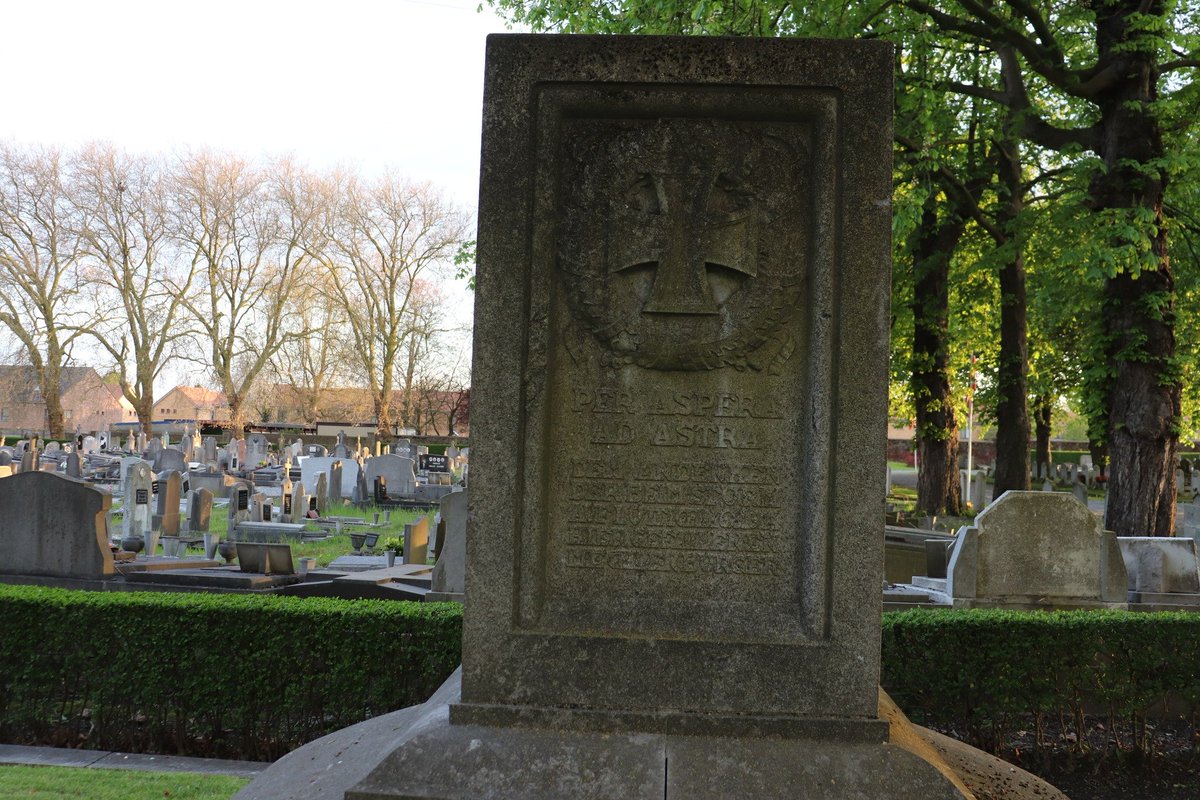Belgium - Liège - Rhees ( West bank of the Meuse ).
( Former ) German cemetery ( mass grave ) for the fallen of the 5 /6  August 1914 Battle of Liège ( Handstreich ).
New info :
It seems to be a still existing mass grave ; never cleared.