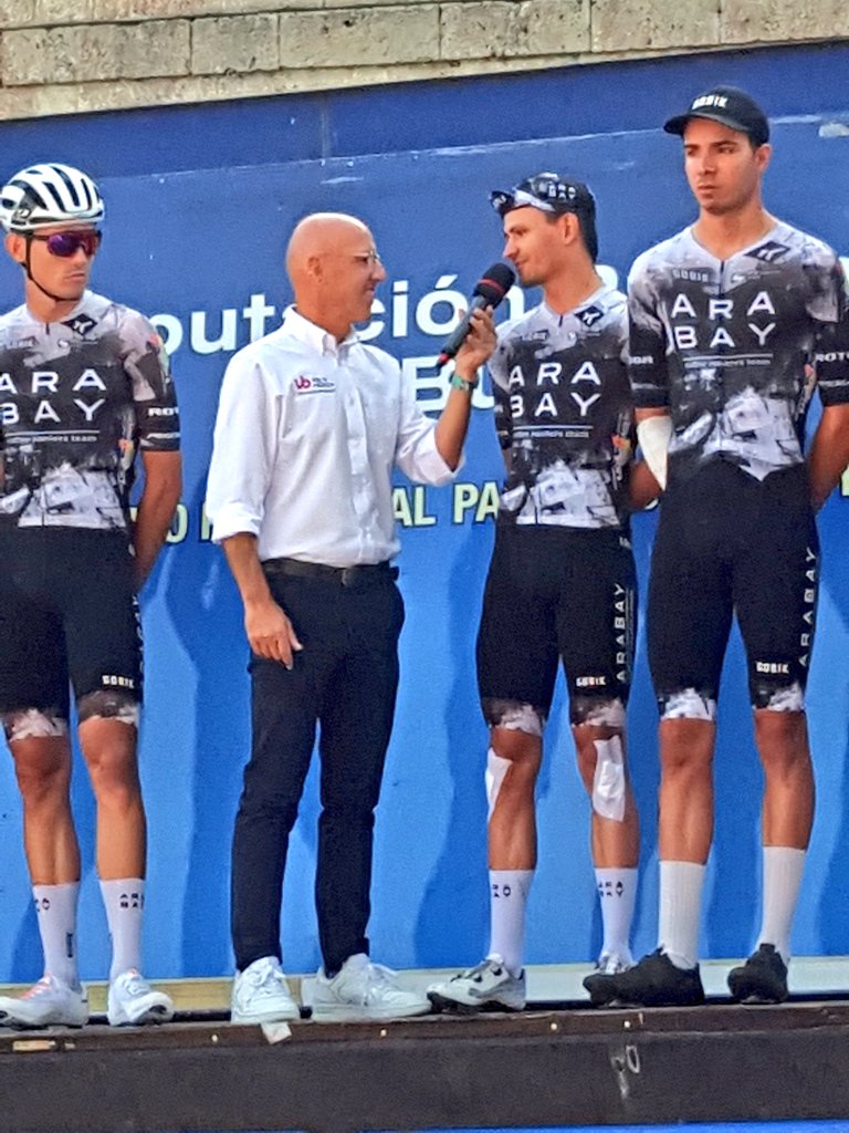 Mertxe_Beriain's tweet photo. Presenta @jmariguajardo @IBalearsArabay y charla  con @paullaneras  previa salida  3a etapa Monasterio de San Pedro de Cardeña- Valpuesta. XLVII @VueltaBurgos   #VueltaBurgos https://t.co/EhPn4vVpZq