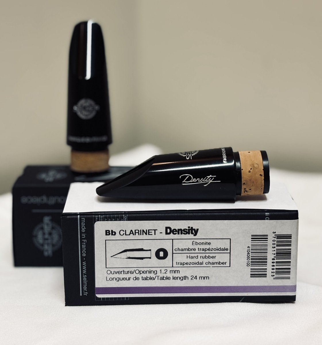 selmer_japan's tweet image. #SELMER_Paris 社よりクラリネット用
新製品マウスピース “#Density” 発売🌟

ストレスなくたっぷり息を吹き込め、
落ち着いた温かみのある音色が特徴♪

オープニング：1.20mm
フェイシング：24mm

ご試奏予約はこちら🔽
☎️03-5458-1521

試奏レポートはこちら🔽
nonaka.com/selmer/instrum…