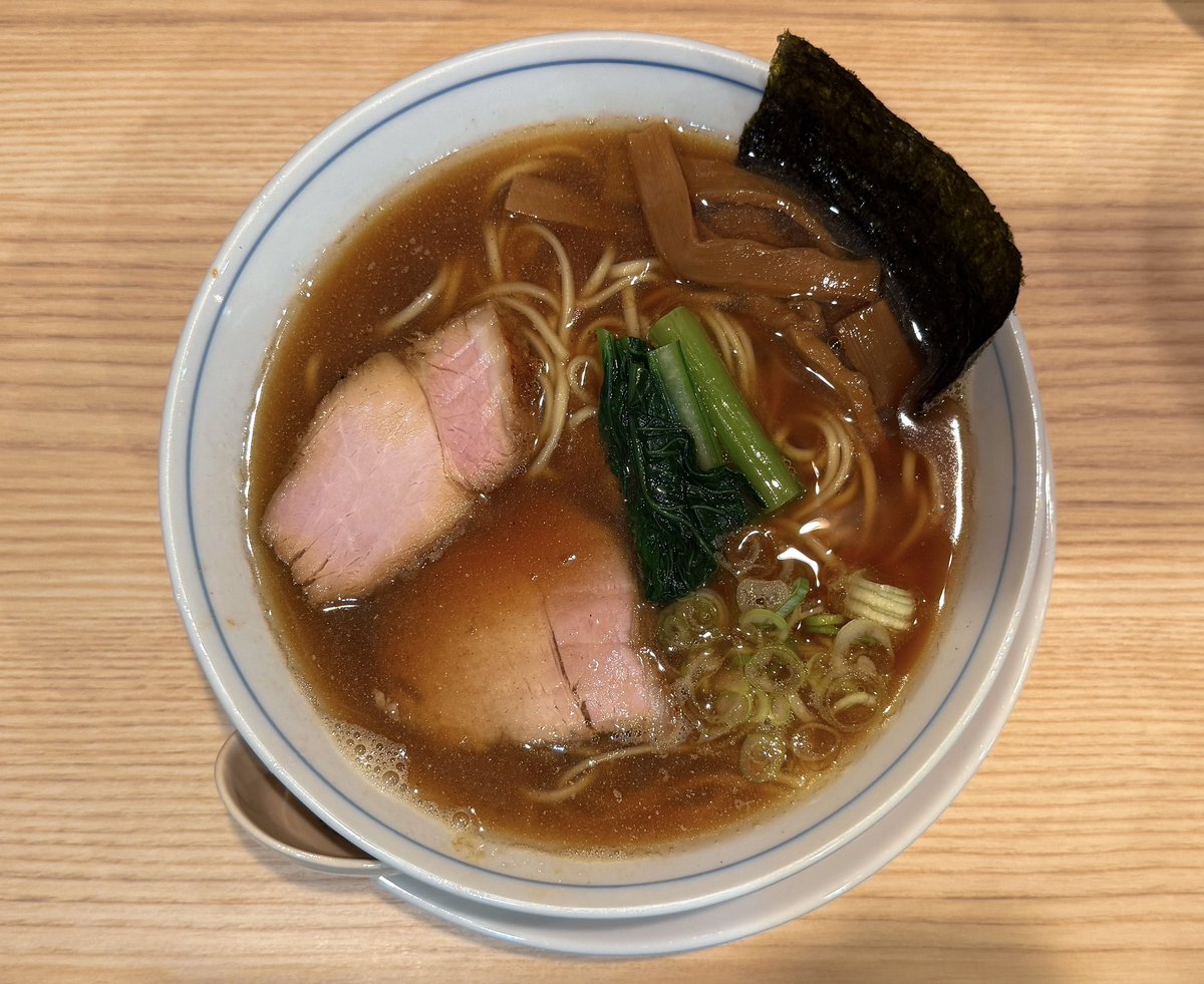 らーめん3000（駒込）: 醤油らーめん。今年4月オープン、注目の新店です！無化調・自家製麺◎思わず完飲！美味しかったです！！！