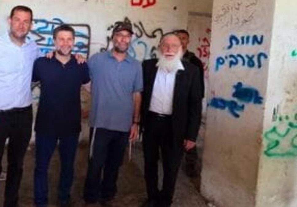 איך בצלאל היה מגיב אם שר האוצר של גרמניה היה מצטלם מחויך ליד כיתוב "מוות ליהודים"?