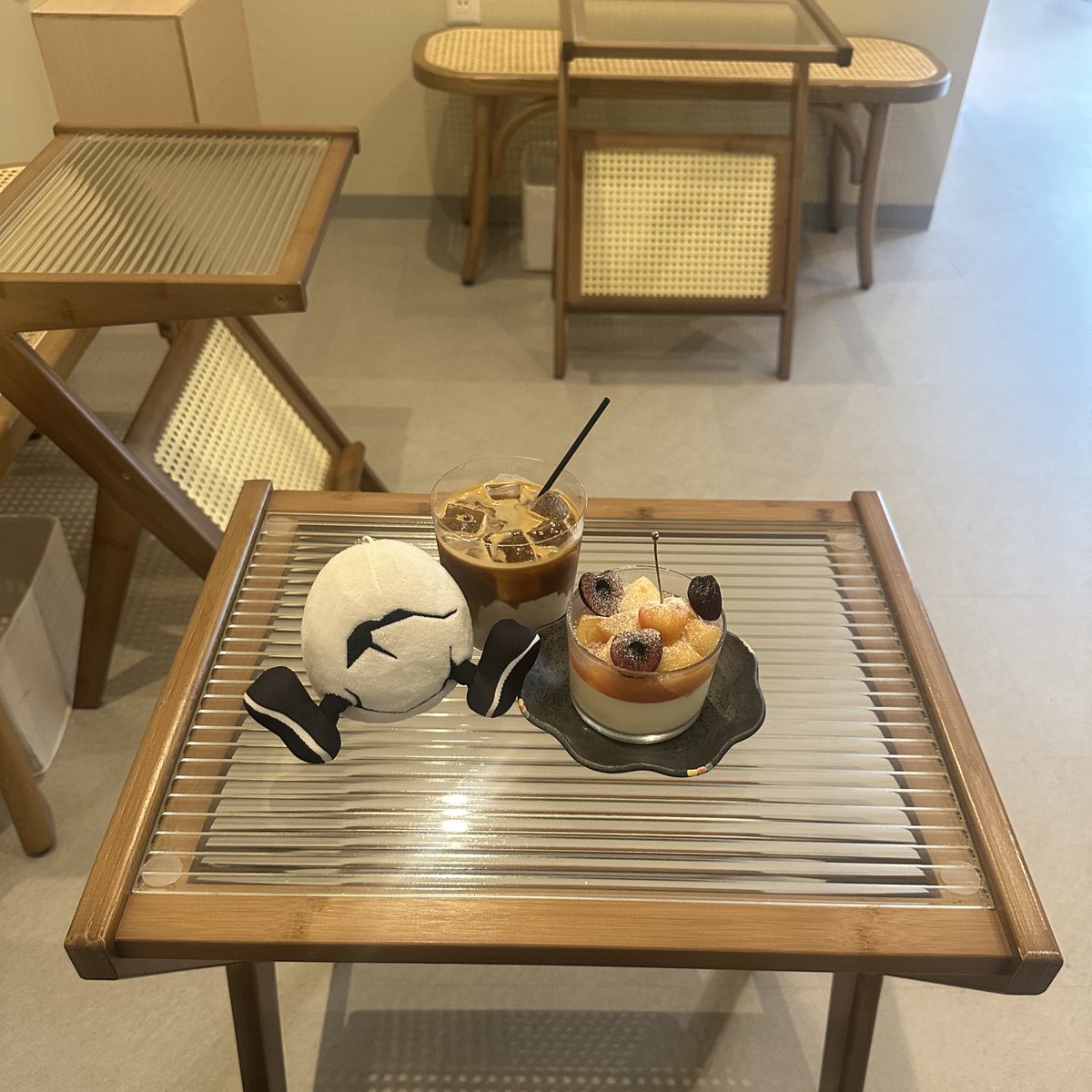 ちぃ(おまとめ割りあります♡)　0617 漆黒ヴァンパイアちゃん🦇🍷💋 地毛が茶色いのでこの漆黒感求め