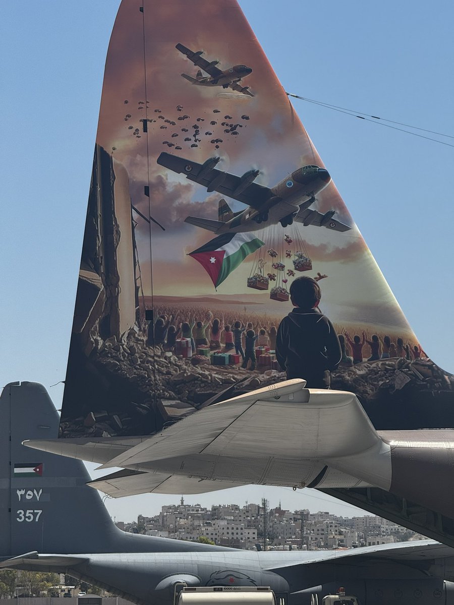 mchancecnn's tweet image. Tailfin of Jordanian plane dropping aid on Gaza