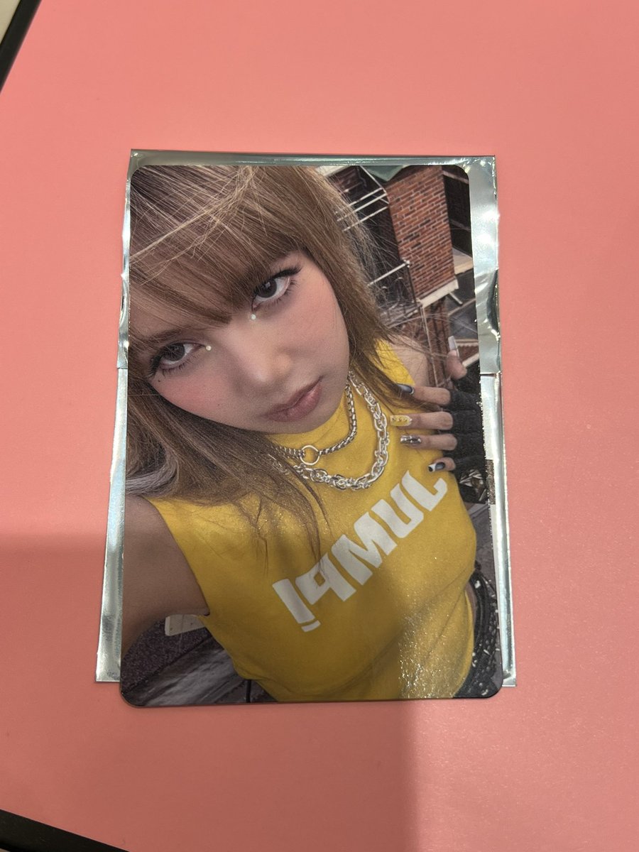 randomtots5089's tweet photo. ✨ BLACKPINK OT4  DEADLINE JUMP JAPAN EXCLUSIVE POP UP PHOTOCARD ✨ https://t.co/DZoiOsdE8U