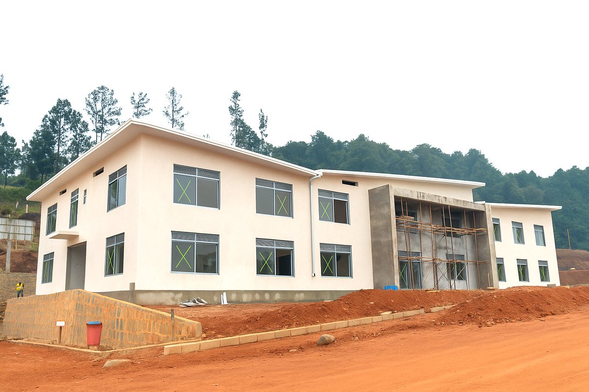 Rwanda Transport Development Agency (RTDA) (@rtdarwanda) on Twitter photo Imirimo yo kubaka icyambu cya Rusizi igeze ahashimishije (90.80%).
Iki cyambu cya Rusizi nigitangira gukora, biteganyijwe ko kizajya cyakira abantu 2.3M ku mwaka, n'imizigo irenga 1.3M ku mwaka.
Kugeza ubu, iyubakwa ry'iki cyambu rimaze gutanga imirimo ku bantu barenga 200. Imirimo yo kubaka icyambu cya Rusizi igeze ahashimishije (90.80%).
Iki cyambu cya Rusizi nigitangira gukora, biteganyijwe ko kizajya cyakira abantu 2.3M ku mwaka, n'imizigo irenga 1.3M ku mwaka.
Kugeza ubu, iyubakwa ry'iki cyambu rimaze gutanga imirimo ku bantu barenga 200.