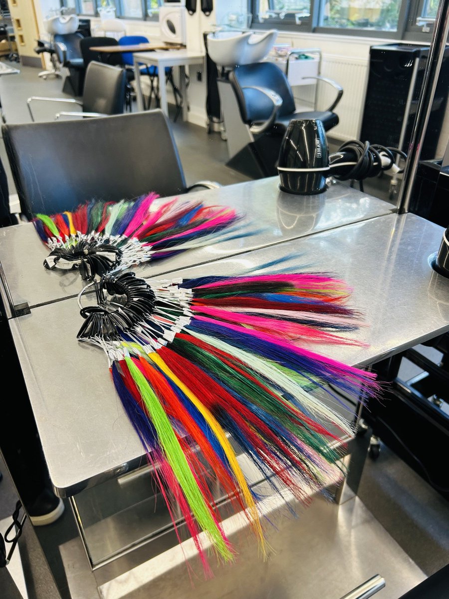 BroadstairsCol's tweet image. It’s been a strong finish to the year for our Hairdressing students. 👏

From experimenting with #CrazyColor dyes in colour mixing sessions to pulling off impressive end-of-year themed looks – the creativity has been great to see.

#Hairdressing #StudentSuccess #CreativeCareers