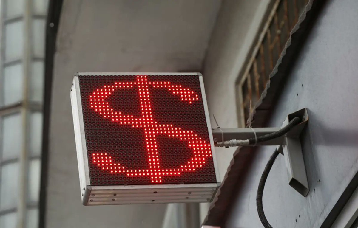 Экономист Евгений Коган рассказал нам, что главная проблема низкого курса рубля - 105-110 за доллар, которым пугает Минэкономразвитие - не столько экономическая, сколько психологическая. ridus.ru/n/670036