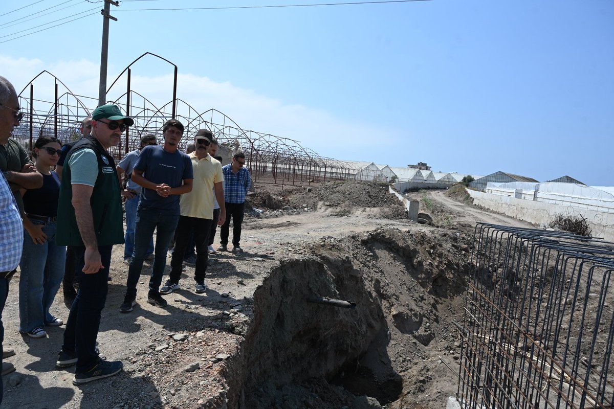 dsi_13_blgmd's tweet photo. 📍Kumluca
Bölge Müdürümüz Özhan Erdanışman, beraberindeki teknik heyet ile birlikte #Kumluca Yapraklı Deresi Taşkın Kontrolü 1. Kısım inşaatında incelemelerde bulunarak işin ilerleyişi hakkında bilgi aldı. https://t.co/RcAQOBhlVr