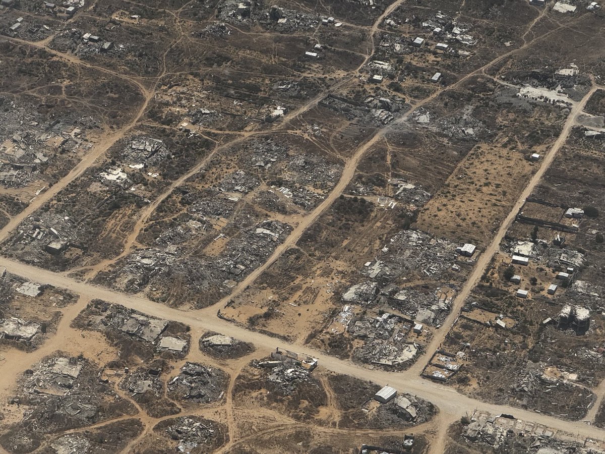 mchancecnn's tweet image. From the air, a shocking view of destruction of Gaza.  We are now back from an aid drop with Jordanian airforce watch #CNN