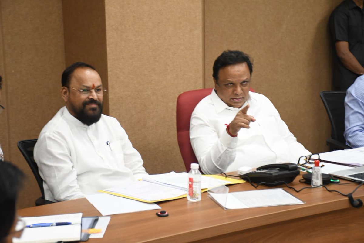 TukaramKate's tweet image. चेंबूरमध्ये हाशूजी अडवाणी यांचा भव्य पुतळा उभारण्याच्या निर्णयासाठी महत्वपूर्ण बैठक मा. आशिष शेलार यांच्या अध्यक्षतेखाली संपन्न!

#tukaramkate #HashuAdvani #ChemburDevelopment #PublicLeadership #StatueInChembur #InspiringLegacy #SocialService #AshishShelar #BMC #MMRDA