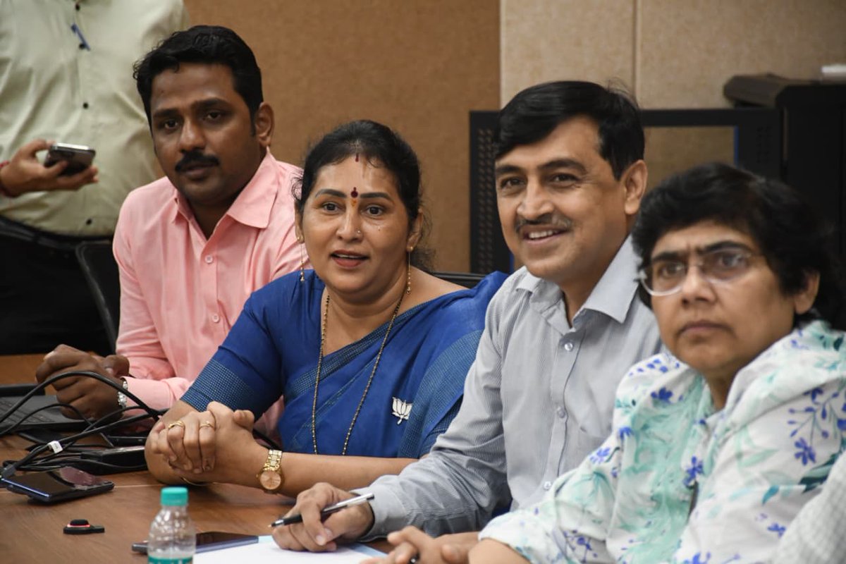 TukaramKate's tweet image. चेंबूरमध्ये हाशूजी अडवाणी यांचा भव्य पुतळा उभारण्याच्या निर्णयासाठी महत्वपूर्ण बैठक मा. आशिष शेलार यांच्या अध्यक्षतेखाली संपन्न!

#tukaramkate #HashuAdvani #ChemburDevelopment #PublicLeadership #StatueInChembur #InspiringLegacy #SocialService #AshishShelar #BMC #MMRDA