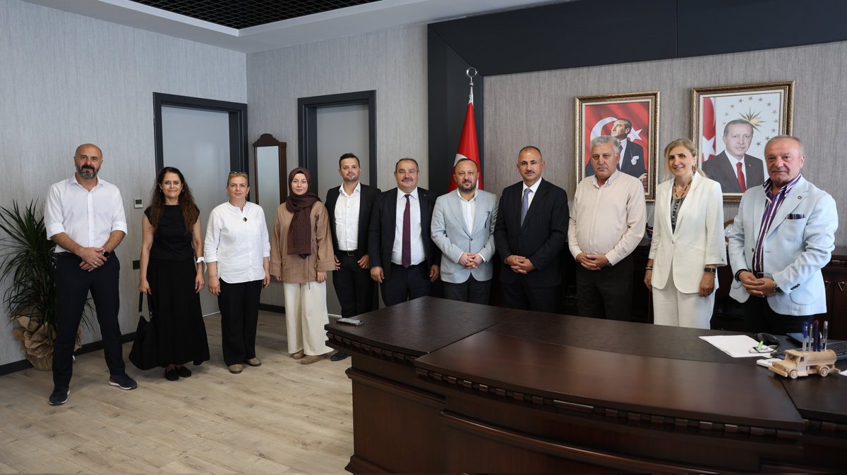 Karadenizliler Kültür ve Dayanışma Derneği Yönetim Kurulu Başkanı Sayın Bülent Aydın ve Yönetim Kurulu üyeleri; Müdürümüz Sayın Murat Küçükali'ye hayırlı olsun ziyaretinde bulundu.
<a href="/tcmeb/">Millî Eğitim Bakanlığı</a> <a href="/Yusuf__Tekin/">Yusuf Tekin</a> <a href="/Murat4Kucukali/">Murat Küçükali</a>