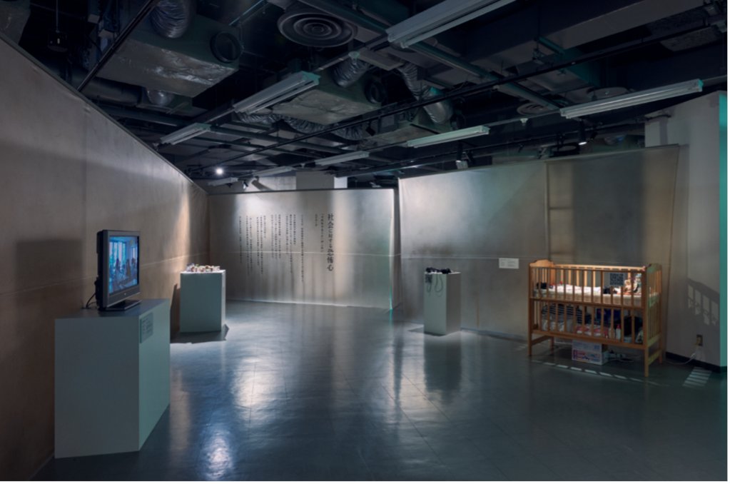 【好評につき、会期延長が決定】

「恐怖心展」のチケット販売数が 8万枚 を突破いたしました。
多くのご来場、誠にありがとうございます。

ご好評につき、会期を【9月15日（月・祝）】まで延長いたします。
まだご来場されていない方も、この機会にぜひお越しください。