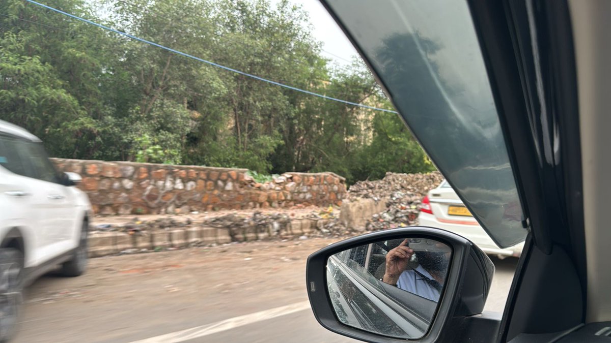 HarjitAero's tweet photo. RESPECTED MADAM, 
SEWER CLEAN BUT GARBAGE NOT PICKED STILL IN LOHA MANDI NARAINA FLYOVER  PHOTOGRAPH ATTACHED  

 Please Help to clean   

Warm Regards
@gupta_rekha https://t.co/cZCWjF19ZN