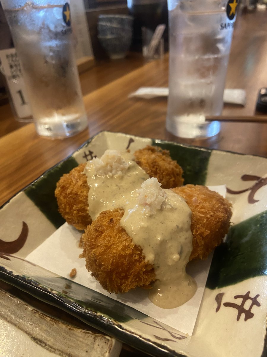 kanpaikiyanon's tweet photo. 【川崎／十割そば天ぷら 相馬庵】　
大人の隠れ家そば居酒屋🍻
十割そばは香り豊かで喉越し！🙆‍♀️
天ぷらはサクサクで素材の旨味が際立つ🥺鳥刺し5点盛りは新鮮でジューシーすぎるの😭✨
蟹クリームコロッケと唐揚げも絶品✨
〆に本格そばが味わえる贅沢店🥢

💰6000円前後

#川崎グルメ #蕎麦居酒屋 https://t.co/pnu6zmJUGA