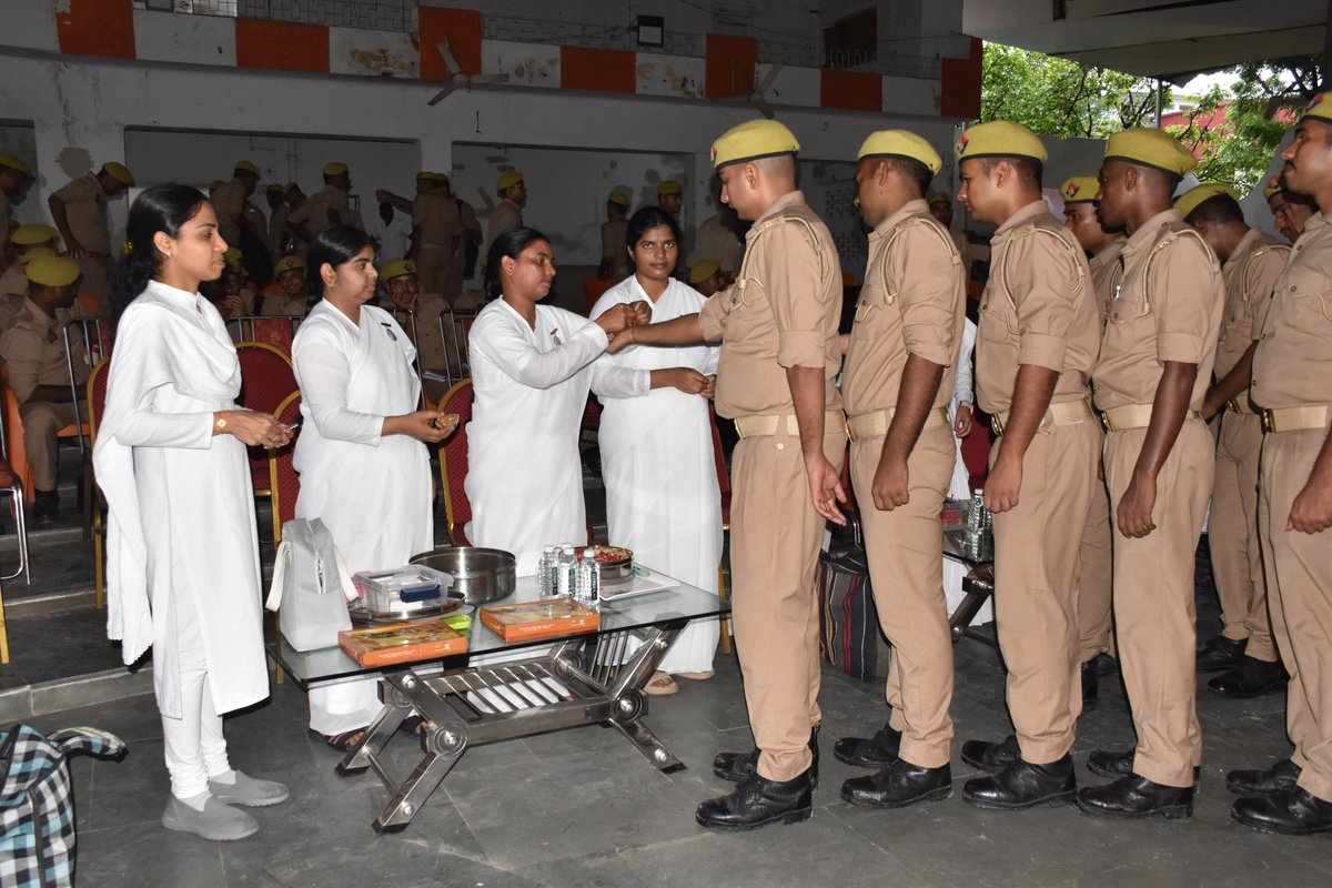 CO 35th BN LKO (@35thbn) on Twitter photo आज दिनांक 07.0825 को 35वीं वाहिनी पीएसी में <a href="/BrahmaKumaris/">Brahma Kumaris</a> संस्था द्वारा वाहिनी के अधिकारियों और कर्मचारियों को राखी बांधी गई l इस आयोजन के माध्यम से, ब्रह्म कुमारी संस्था ने वाहिनी के साथ एक अच्छा संबंध स्थापित किया और भाई-बहन के पवित्र रिश्ते को मजबूत बनाने में योगदान दिया आज दिनांक 07.0825 को 35वीं वाहिनी पीएसी में <a href="/BrahmaKumaris/">Brahma Kumaris</a> संस्था द्वारा वाहिनी के अधिकारियों और कर्मचारियों को राखी बांधी गई l इस आयोजन के माध्यम से, ब्रह्म कुमारी संस्था ने वाहिनी के साथ एक अच्छा संबंध स्थापित किया और भाई-बहन के पवित्र रिश्ते को मजबूत बनाने में योगदान दिया