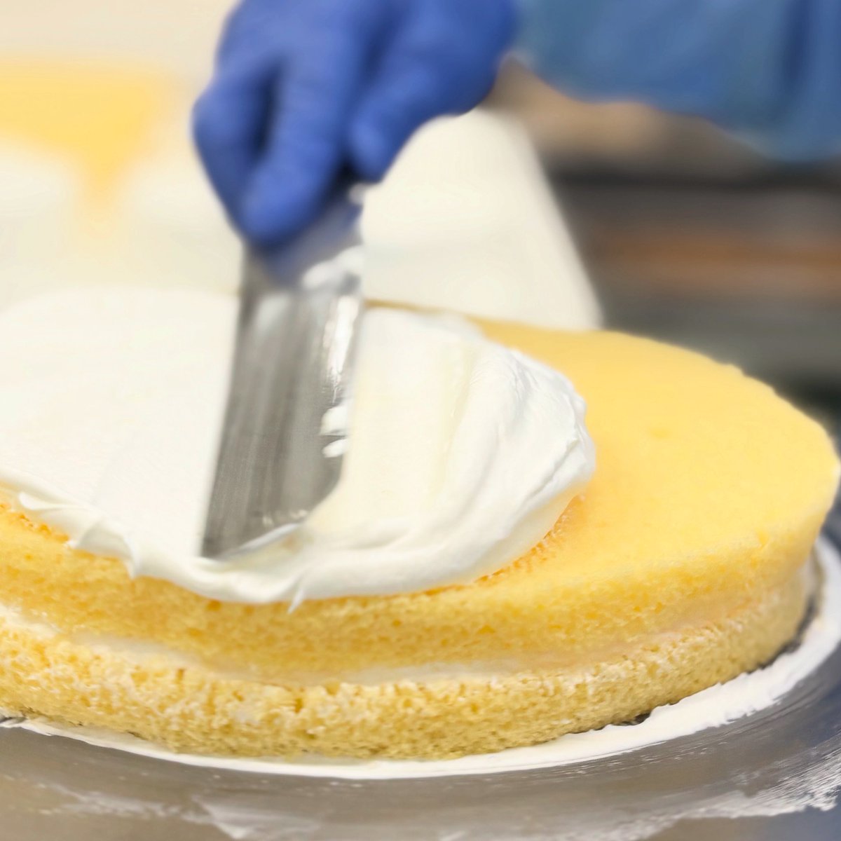 お菓子で笑顔に！
お菓子通して笑顔を届けられたら幸せです。

#手作りケーキ #業務用ケーキ #冷凍ケーキ #スポンジケーキ  #もっと力になれるはず #お菓子で笑顔を #お菓子で笑顔を届けたい #お菓子で笑顔に #手間軽減 #人手不足解消