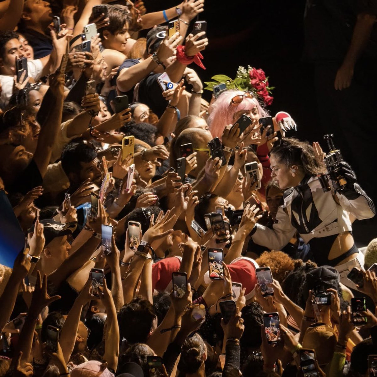 Tu ausencia se siente fuerte, @Rosalia.