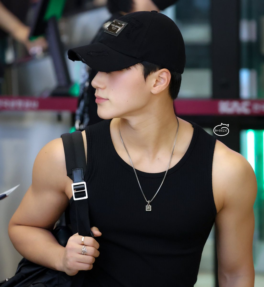 breeze990710's tweet image. 240816 gmp출국
더운날 다시보는 핫가이 산둥
#ATEEZ #ChoiSan #SAN #최산 #산 #에이티즈