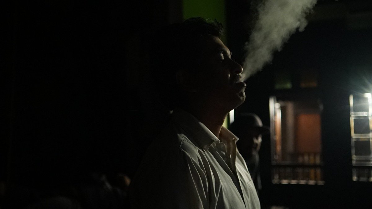 mimbarkata's tweet photo. MENATAP KEPAYAHAN DALAM DENU
Pada permukaan, hidup ternampak biasa. Malam menjelma pentas Mak Yong menjadi sangat meriah. Audiens berkunjung datang untuk melihat gerak tari, lenggok badan, nyaring suara melantunkan nyanyi dan irama, dan busana yang bergemerlapan. https://t.co/6SKit30BnA