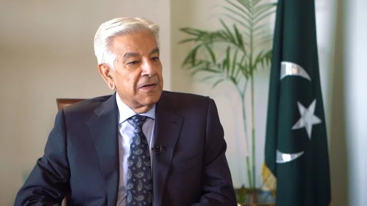 pakco_updates's tweet image. #Aug9
1. Defense minister @KhawajaMAsif hailed the “existing hybrid model of governance” in #Pakistan, in a way confessing on limited powers the politicians have. His comments come a month after COAS #AsimMunir was elevated to the position of #FieldMarshal.
#Islamabad #Saturday