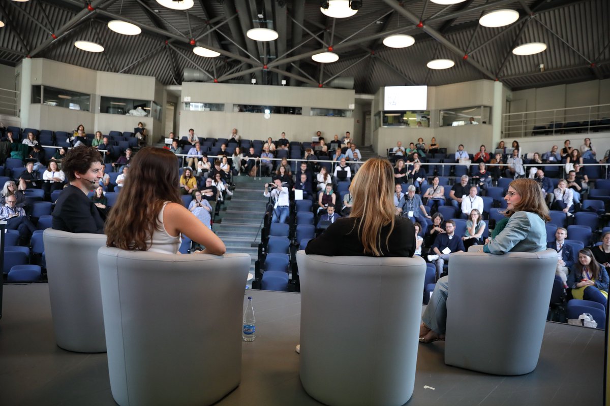 Science et Cité (@scienceetcite) on Twitter photo Wirkungsvolle und unterhaltsame Abschlussrunde an der #ScienceComm25: Expert:innen aus 🇩🇪🇦🇹🇨🇭 diskutieren über Wissenschaftskommunikation – danach Science Slam mit Michael Morari! 🎤🔥
Jetzt anmelden bis 17.8.: sciencecomm.ch/informationen
<a href="/snf_ch/">Schweizerischer Nationalfonds (SNF)</a> Wirkungsvolle und unterhaltsame Abschlussrunde an der #ScienceComm25: Expert:innen aus 🇩🇪🇦🇹🇨🇭 diskutieren über Wissenschaftskommunikation – danach Science Slam mit Michael Morari! 🎤🔥
Jetzt anmelden bis 17.8.: sciencecomm.ch/informationen
<a href="/snf_ch/">Schweizerischer Nationalfonds (SNF)</a>