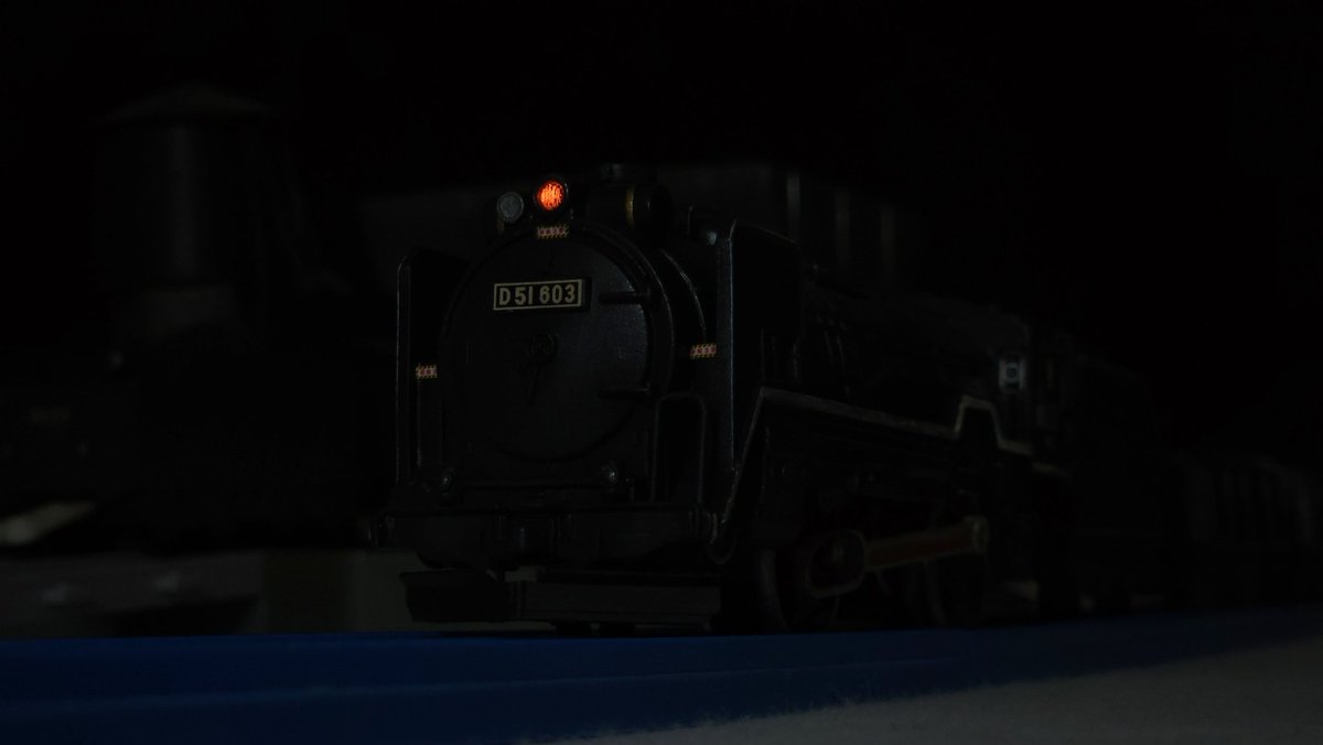Karasuishi895's tweet image. 新作　D51 603[追(滝)]
二年前に苗穂工場出場時の姿で製作したものをSL定期最終日の姿にフルリメイクしました。
最終日仕様なので、出場時に艶々にされた車体や各部に施された装飾が時間の経過で煤けた姿を再現しています。
#改造プラレール