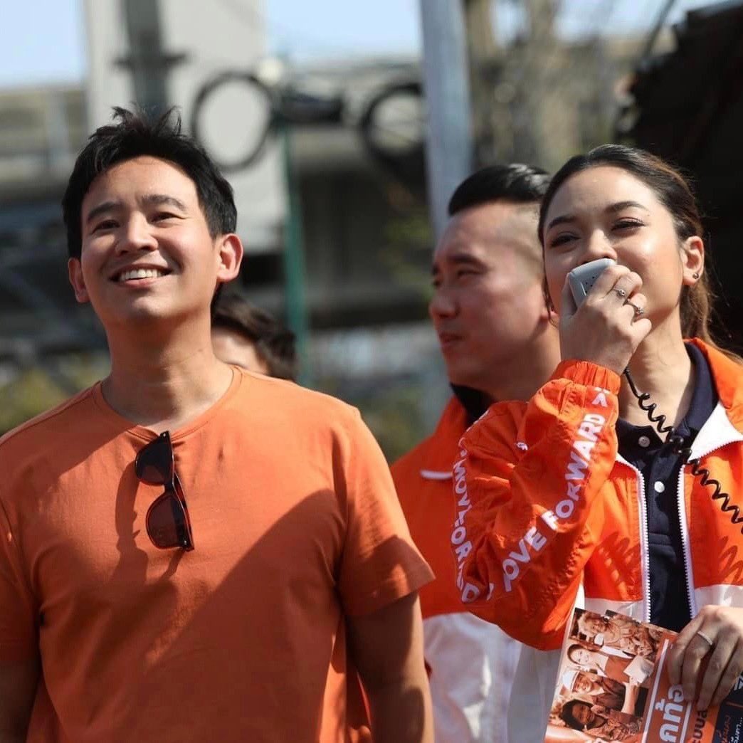 7 สิงหาคม ครบรอบหนึ่งปียุบ #พรรคก้าวไกล เดินต่อในฐานะ #พรรคประชาชน

เราไม่ได้แค่สูญเสียพรรคการเมืองหนึ่งพรรค เพราะเราทุกคนต่างรู้ดีว่านั่นคือความพยายามของชนชั้นนำในระบอบเดิมในการหยุดยั้งการเติบโตของการเมืองแบบใหม่ หรือการเมืองที่ไม่ยอมจำนนต่อชนชั้นนำ