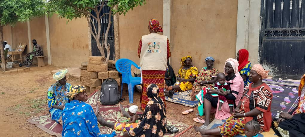 ONGImadel's tweet photo. #IMADEL a mené des séances de sensibilisation sur les #VBG et les tiques liées aux chocs et catastrophes naturelles sur les sites #IDPs de Sofara et Socoura (région de Mopti) en collaboration avec #Action_Aid_international_Mali https://t.co/KFHwPR4uvS