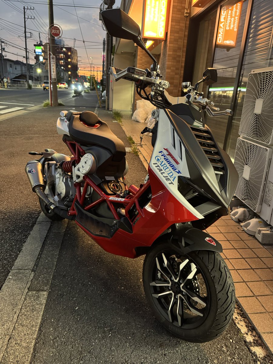 trentasette37_'s tweet photo. #garuda さんのデモ車両をお借りしました‼️勿論、ご試乗可能です。😁
#italjetdragster200
#イタルジェット
#bitubo
#frando
#TERMIGNONI
#twm
#Trentasette37_
#トレンタセッテ37 https://t.co/ErmrxAnCpx