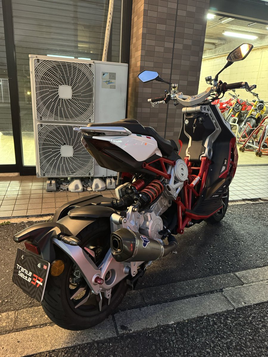trentasette37_'s tweet photo. #garuda さんのデモ車両をお借りしました‼️勿論、ご試乗可能です。😁
#italjetdragster200
#イタルジェット
#bitubo
#frando
#TERMIGNONI
#twm
#Trentasette37_
#トレンタセッテ37 https://t.co/ErmrxAnCpx