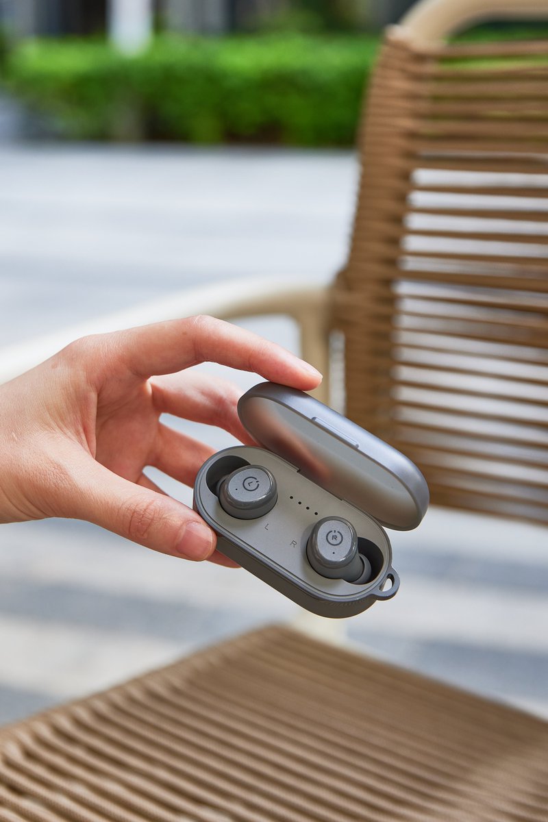 Escape the everyday with these sleek and portable earbuds! Perfect for on-the-go listening, whether you're commuting, relaxing outdoors, or just enjoying some downtime. 

#TOZO #MyTOZO #T10 #earbuds #portableaudio #onthego #musiclover #tech